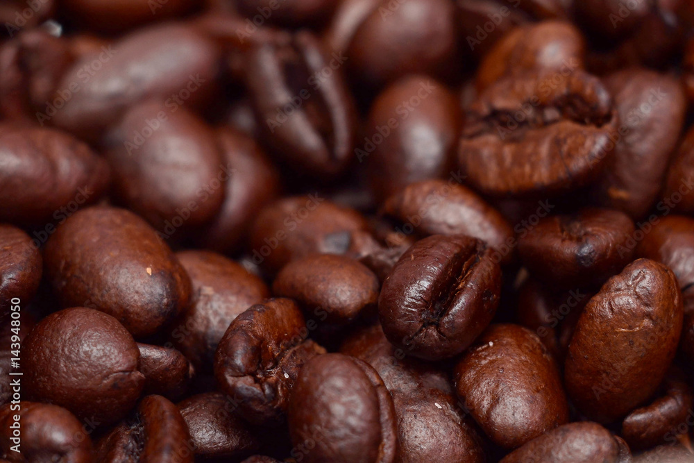 Naklejka premium Roasted coffee beans closeup