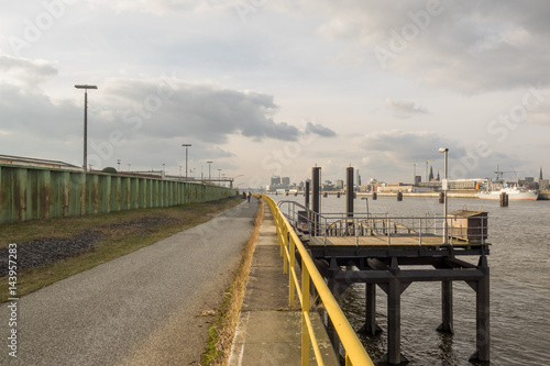 Docks im Hamburger Hafen © GM Photography