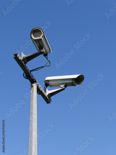 caméra surveillance vertical
