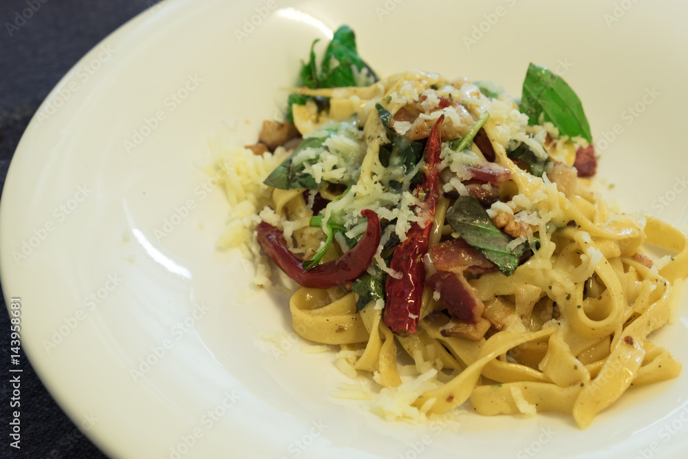 Fettuccine bacon fried basil with parmesan