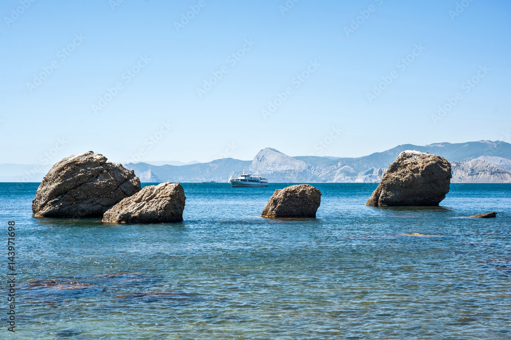 The rocky coastline and cruise ship lanscape