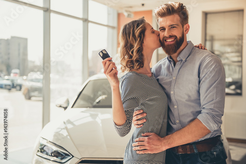 Φωτογραφία Visiting car dealership