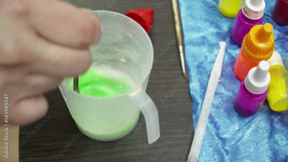 Mixing soap base with the green taste in the glass Mixing soap base with the green taste in the glass