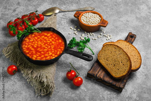 Fototapeta Naklejka Na Ścianę i Meble -  Baked stewed white beans