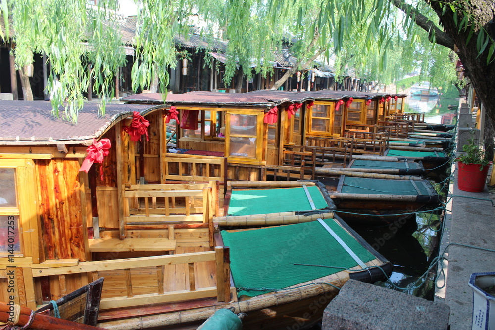 Φωτογραφία Wooden Boats in China's Most Famous Water Town Zhouzhuang Jiangsu China Asia