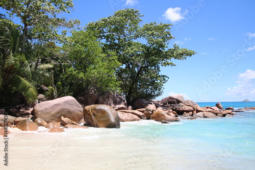 Anse Lazio Beach, Praslin Island, Seychelles, Indian Ocean, Africa / The beautiful white sandy beach is bordered by large red granite rocks. 