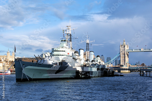 London - battle ship © Jay San
