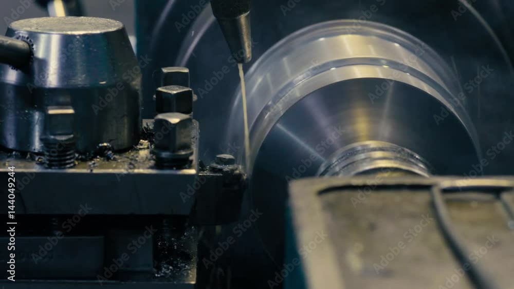 Working lathe with water jet cooling Working lathe with water jet cooling
