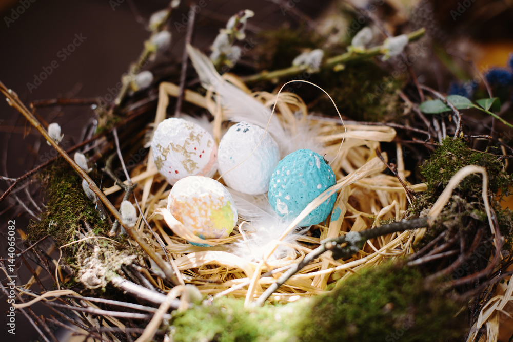 Obraz premium Easter decor on the workshop for diy wreath