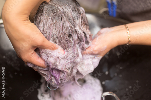 Washing of female hair