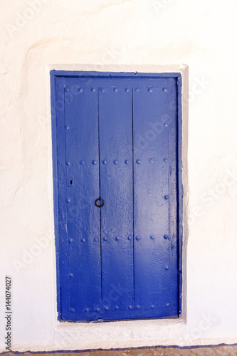 Puerta de madera azul