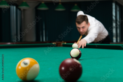 Male athlete game pool billiard, Shallow dof
