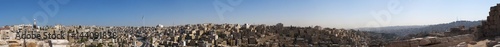 Giordania  01 10 2013  lo skyline di Amman  la capitale e la citt   pi   popolosa del Regno hashemita di Giordania  con gli edifici  i palazzi e le case visti dall antica Cittadella 