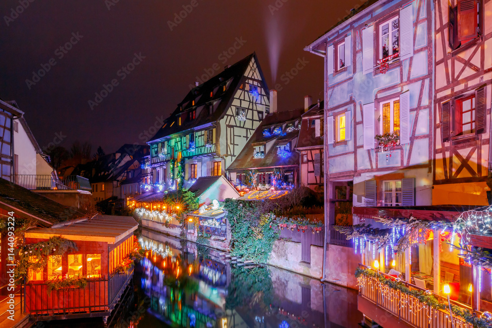 Naklejka premium French city Colmar on Christmas Eve.