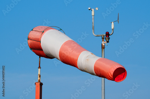 Windsack und Wetterstation am Flughafen photo