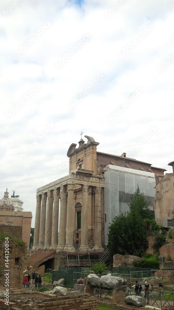 Tempio di Antonino e Faustina, Foro Romano