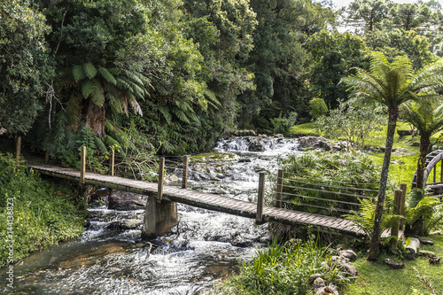 ponte em cidades turisticas photo