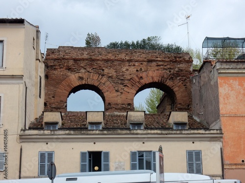 Roma - Archi romani tra condomìni photo