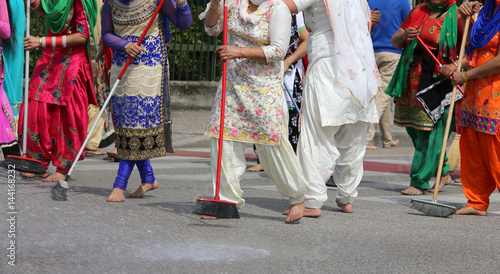 many Sikhs  women barefoot while scavenging the road © ChiccoDodiFC