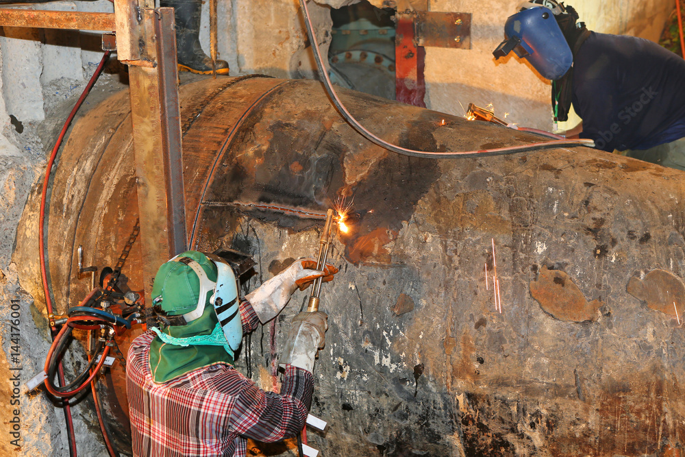 Fototapeta premium Welding work for large steel pipe