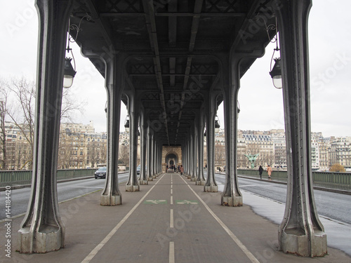 Pont de Bir-Hakeim - Paris © vmonet