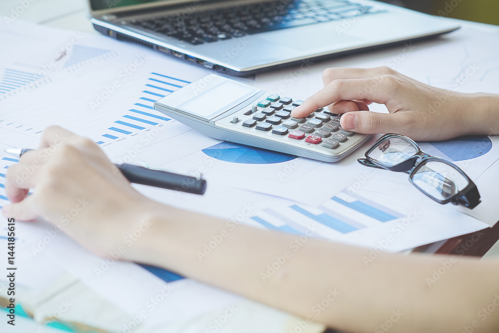 Asian Business woman discussion and analysis data at meeting