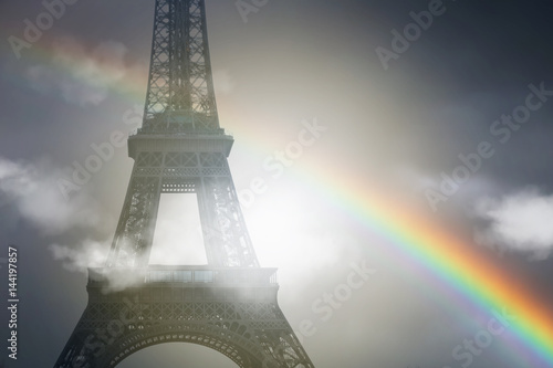 tour eiffel paris météo arc en ciel orageux orage pluie temps instable nuage brume pollution polluer air respirer ciel