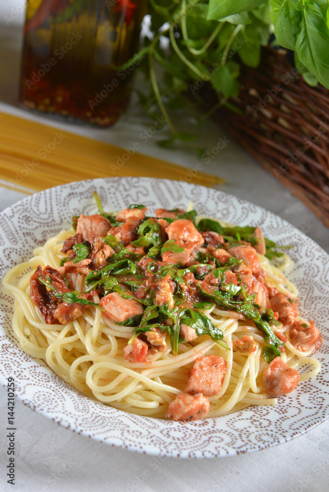 spaghetti pasta with chicken and arugula spaghetti pasta with chicken and arugula
