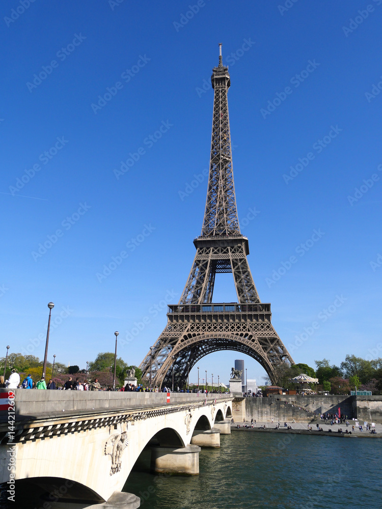 Obraz premium tour eiffel vue du pont 
