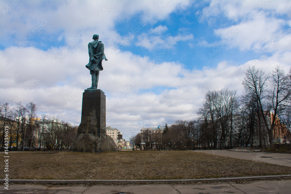 monument to maxim gorky in nizhny novgorod