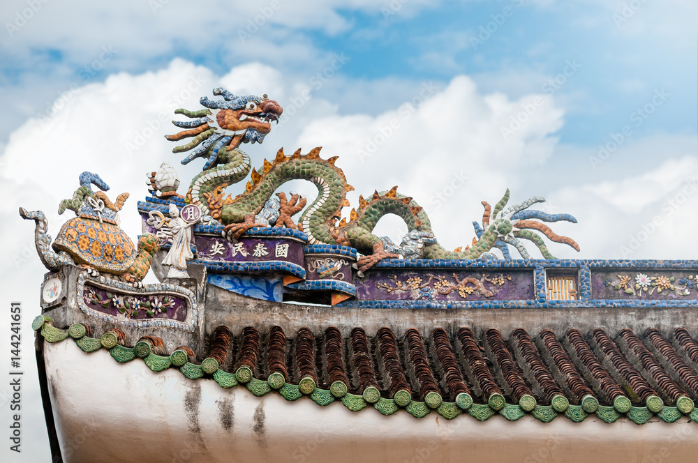 Fototapeta premium Roof decorative detail of Vietnamese temple.