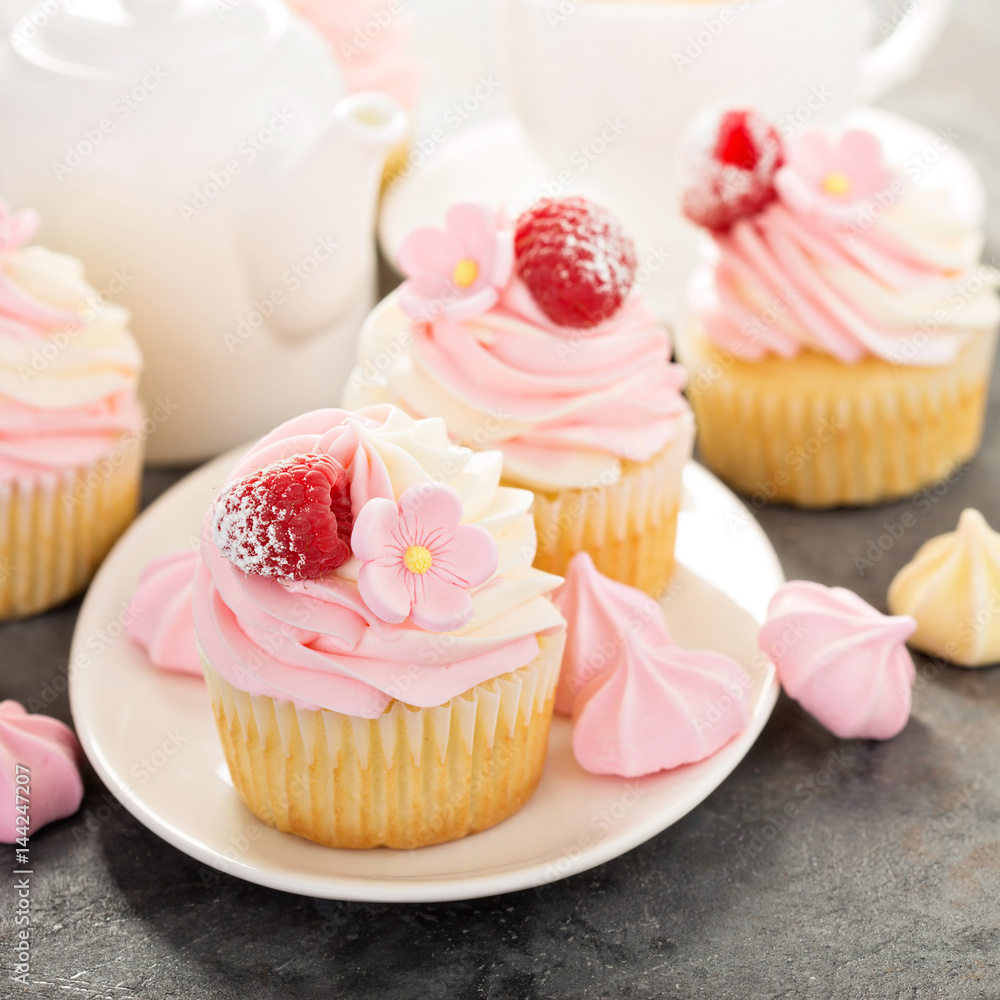 Pink vanilla and raspberry cupcakes Pink vanilla and raspberry cupcakes