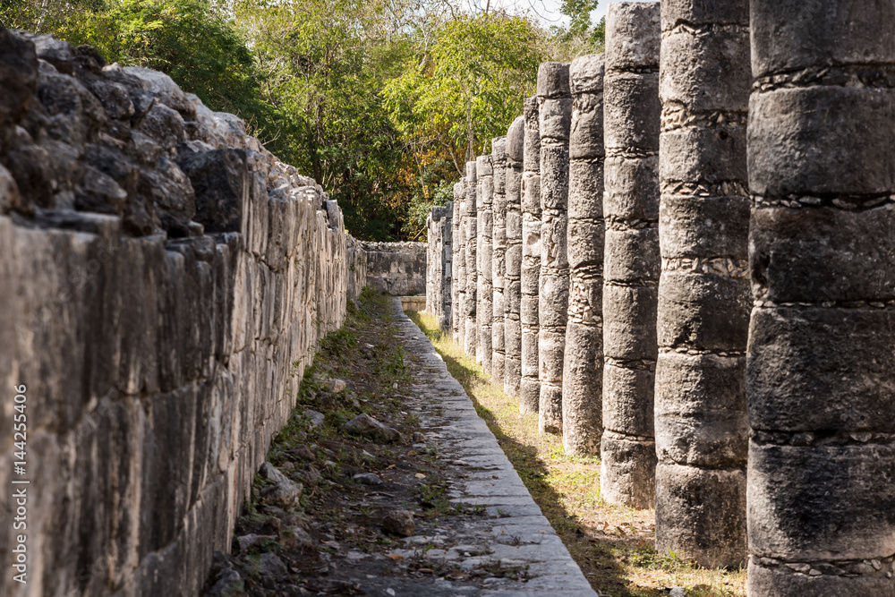 Säulen in Chichén Itzá