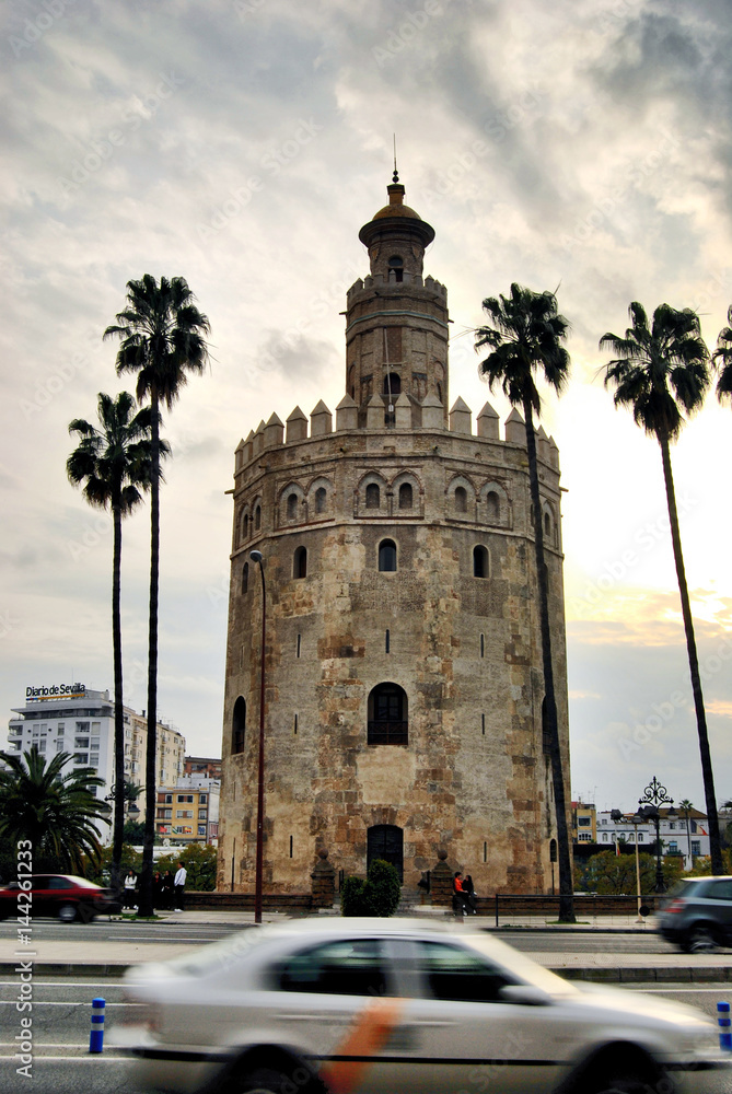 Torre del Oro y Taxi en Sevilla