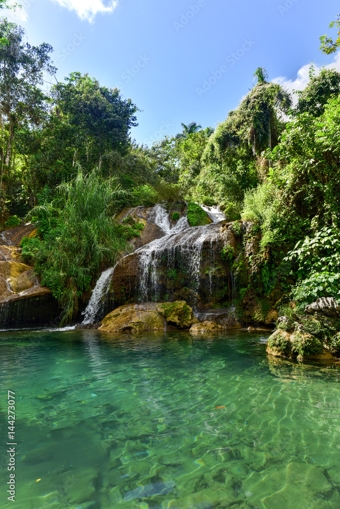 Naklejka premium Wodospady El Nicho na Kubie