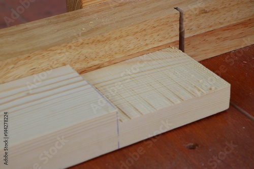 Canvastavla Assembling furniture, rabbet joint