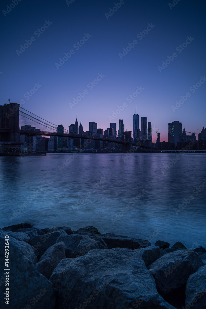 Fototapeta premium Manhattan view during twilight from dumbo location