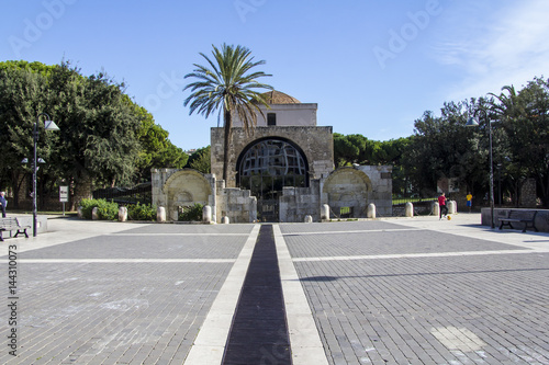CAGLIARI: piazzale antistante la Chiesa di San Saturnino - Sardegna © GIANFRANCO