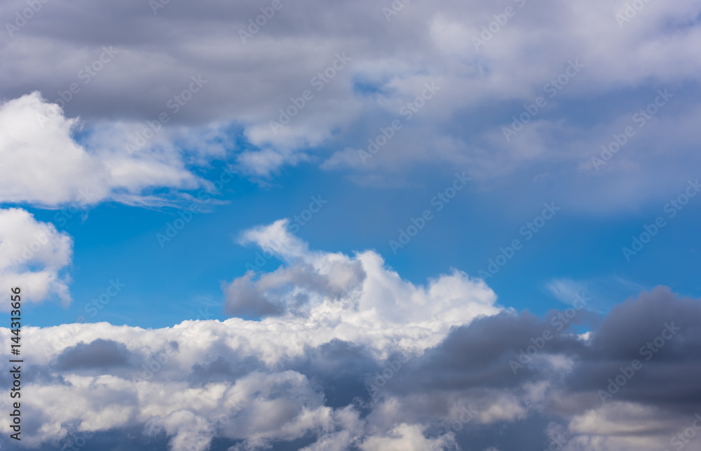 Obraz premium Blue sky with gray clouds