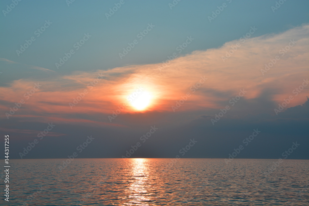Sonnenuntergang am Meer, Horizont