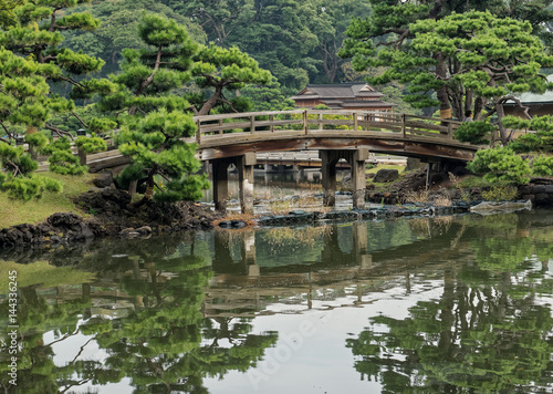 Fototapeta Naklejka Na Ścianę i Meble -  Hama-rikyu, an oasis of peace in the bustling central Tokyo, Japan
