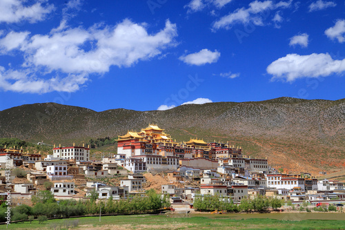 Photos Ganden Sumtseling Gompa near Shangri-La, Yunnan, China