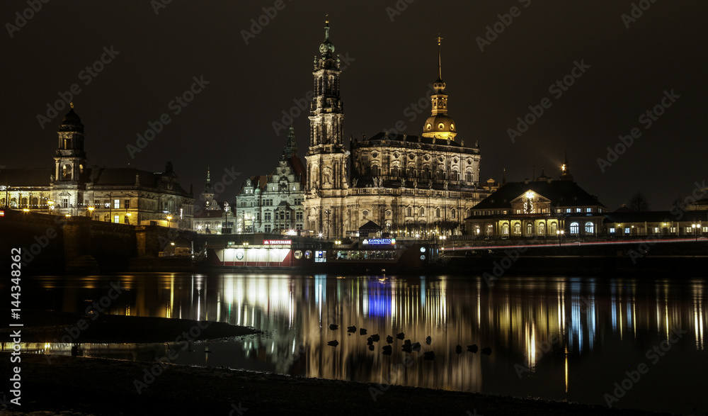 Dresdener Skyline bei Nacht