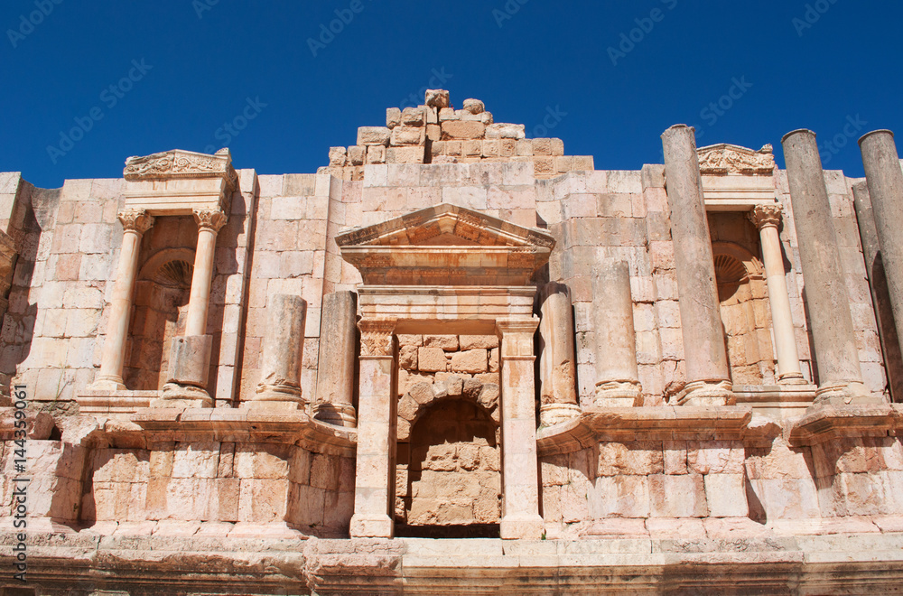 Jerash, Giordania, 04/10/2013: il Teatro Sud dell'antica Gerasa, uno dei più grandi e meglio conservati siti di architettura romana al mondo 