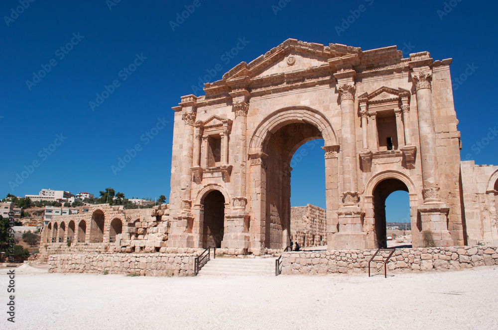 Jerash, Giordania, 04/10/2013: l'Arco di Adriano, eretto in onore dell'imperatore Adriano in visita all'antica Gerasa, uno dei più grandi e meglio conservati siti di architettura romana al mondo