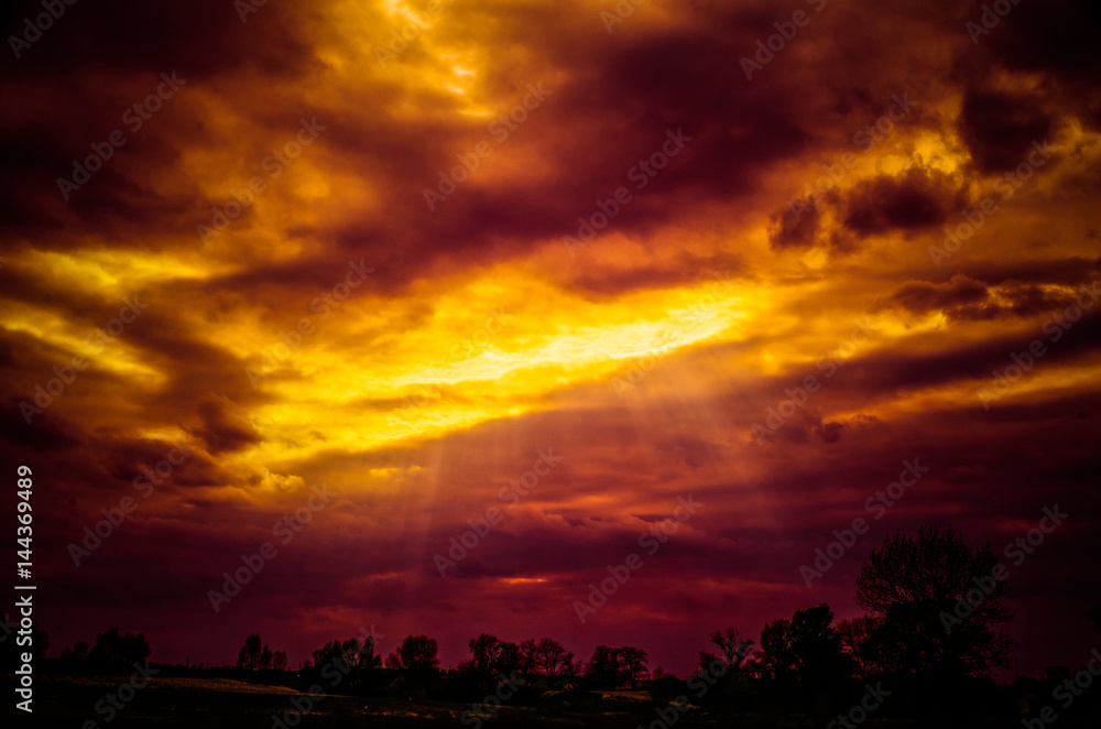 Obraz premium red sunset Fantasy sky, thick clouds before the rain