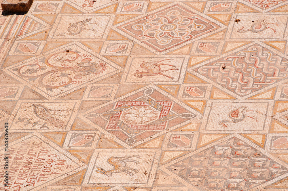 Giordania, 04/10/2013: dettagli dei mosaici delle chiese bizantine trovati a Jerash, l'antica Gerasa, uno dei più grandi e meglio conservati siti di architettura romana al mondo
