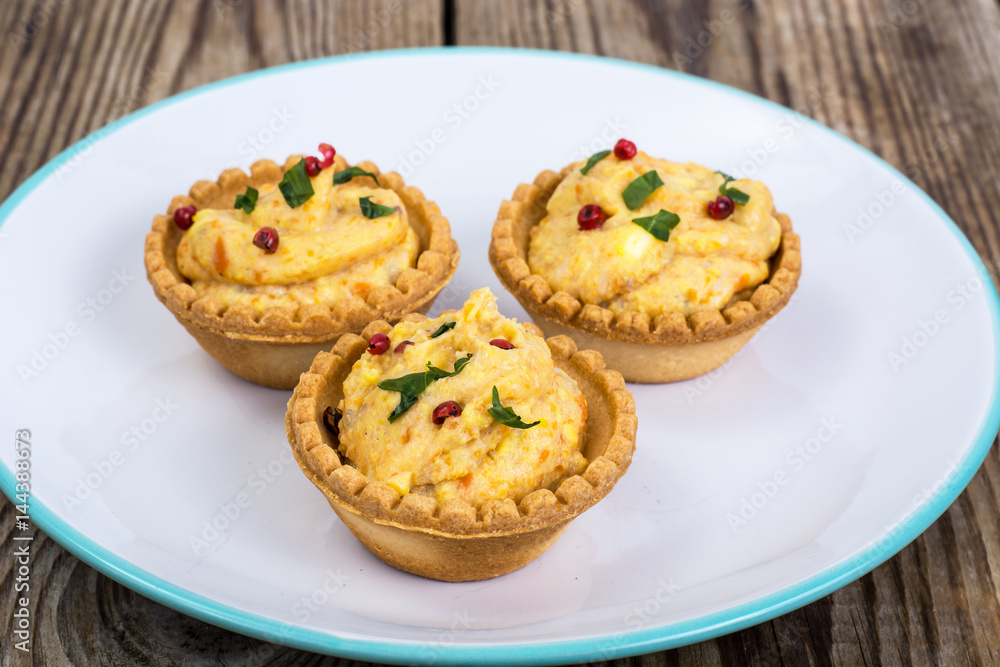 Antipasti tartlets with gentle mousse Antipasti tartlets with gentle mousse