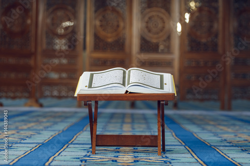 Canvas-taulu Quran - the holy islamic book on the lauh in the  mosque