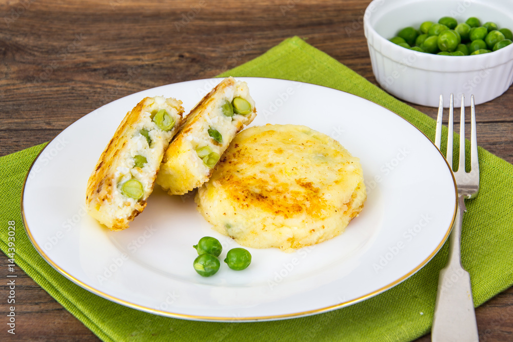 Cheese fritters with green peas